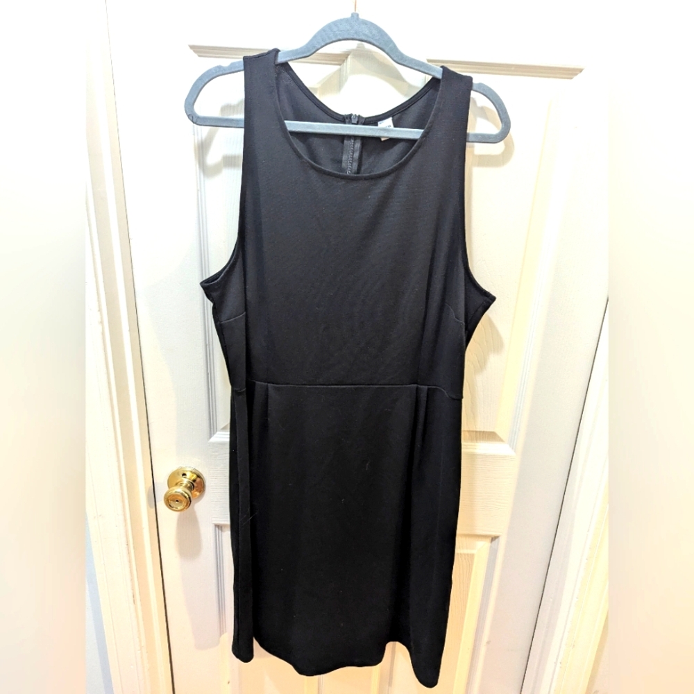 Elegant Black Sleeveless Dress